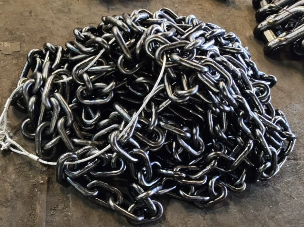 Studless fishing anchor chain, black tar coated