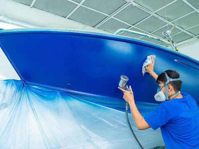 Boat hull spray painting